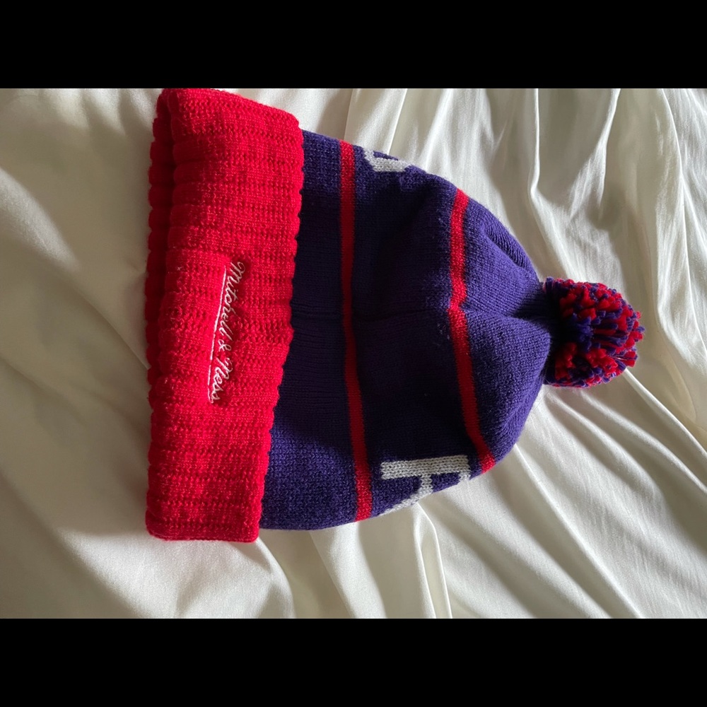Toronto Raptors winter hat - Picture 2 of 3